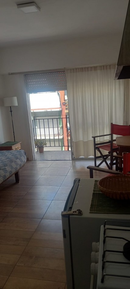 VENTA 1AMB AL FRENTE-BALCON-BAÑO RECICLADO-PISOS NUEVOS-GUEMES