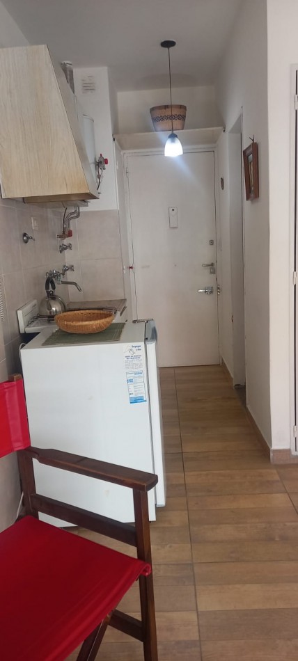 VENTA 1AMB AL FRENTE-BALCON-BAÑO RECICLADO-PISOS NUEVOS-GUEMES