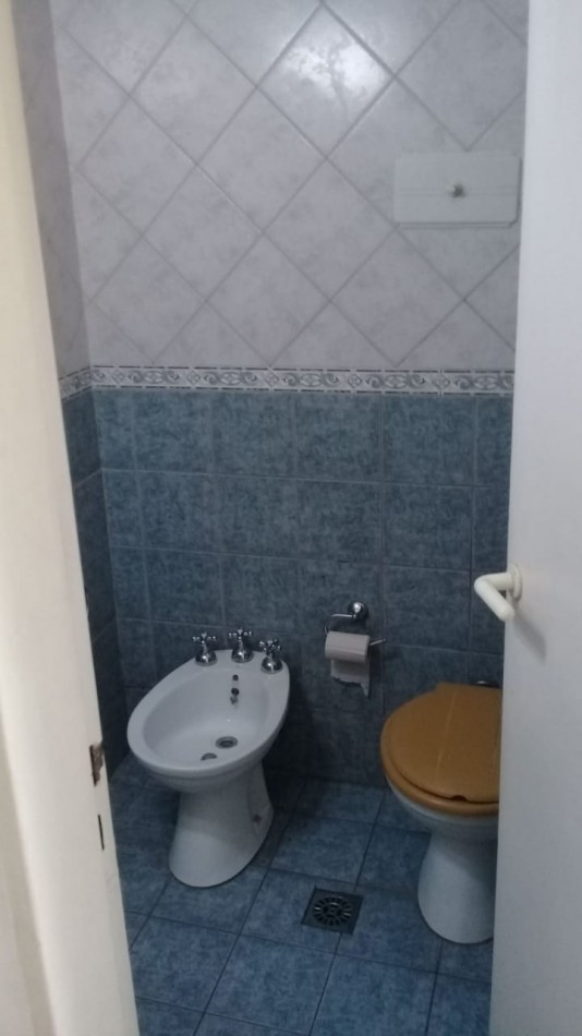 VENTA 1AMB AL FRENTE-BALCON-BAÑO RECICLADO-PISOS NUEVOS-GUEMES