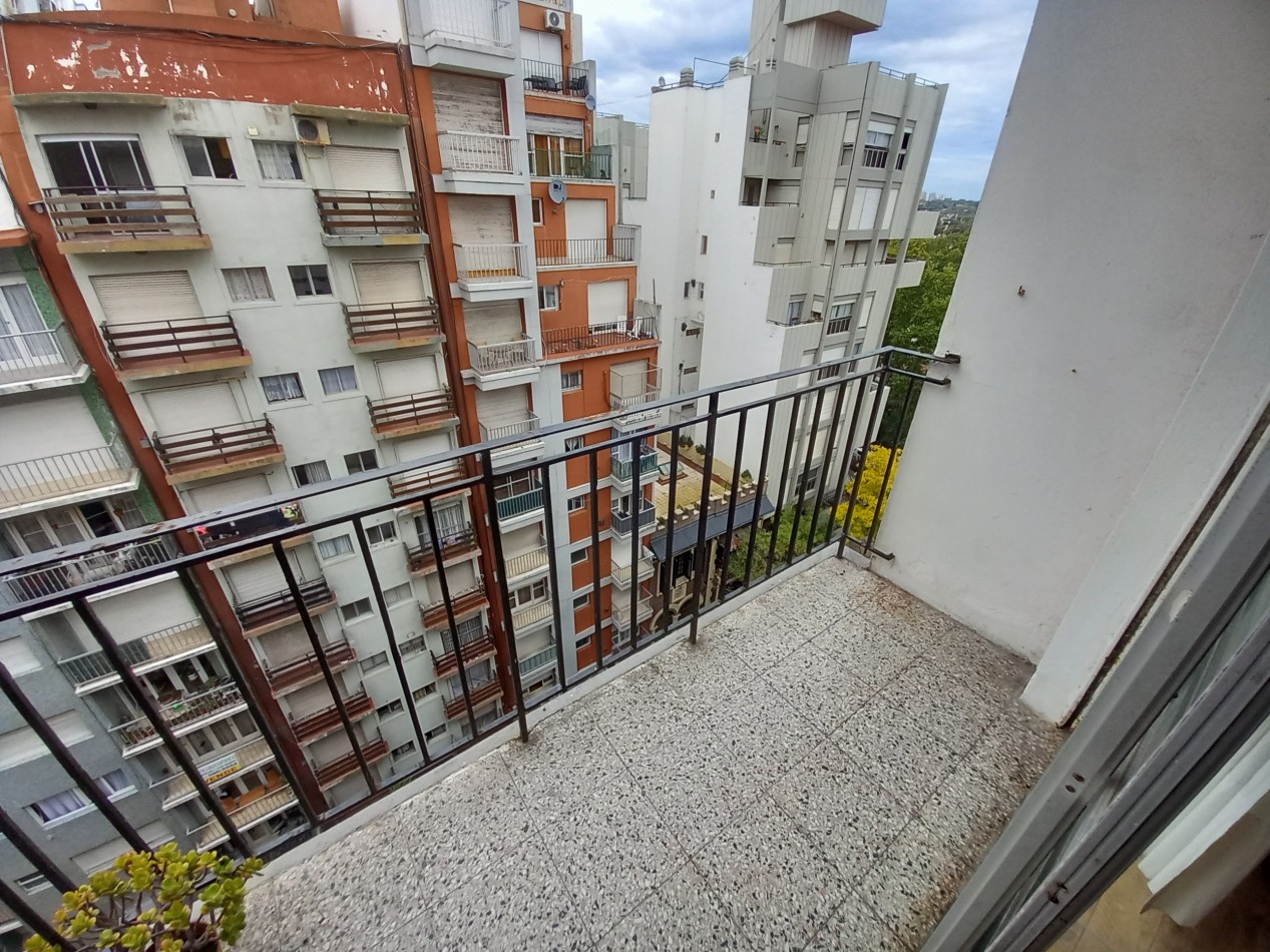 VENTA 1AMB AL FRENTE-BALCON-BAÑO RECICLADO-PISOS NUEVOS-GUEMES