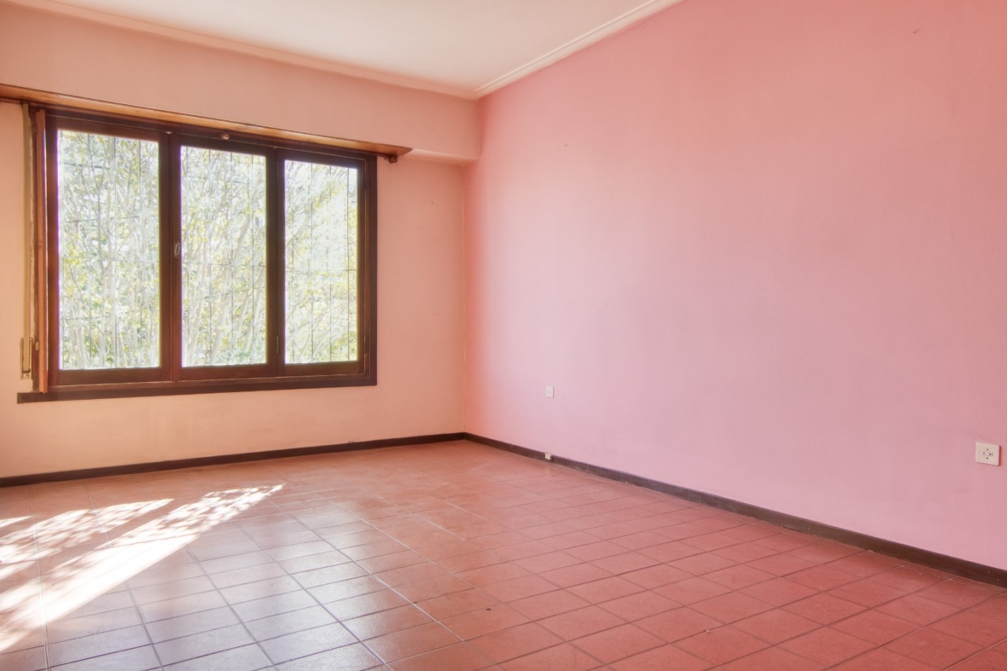 VENTA en ESQUINA CASA + LOCAL + DEPARTAMENTO con COCHERA