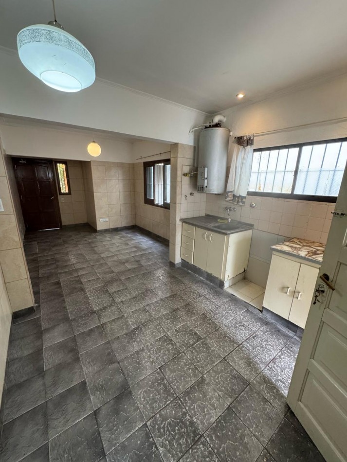 VENTA CASA en PH 3AMB PATIO ESPACIO COCHERA 