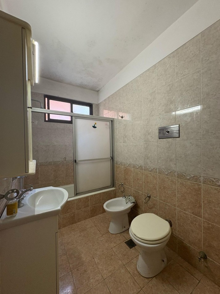 VENTA 3AMB con DEPENDENCIA ESTADO ORIGINAL 2 BAÑOS CENTRO 