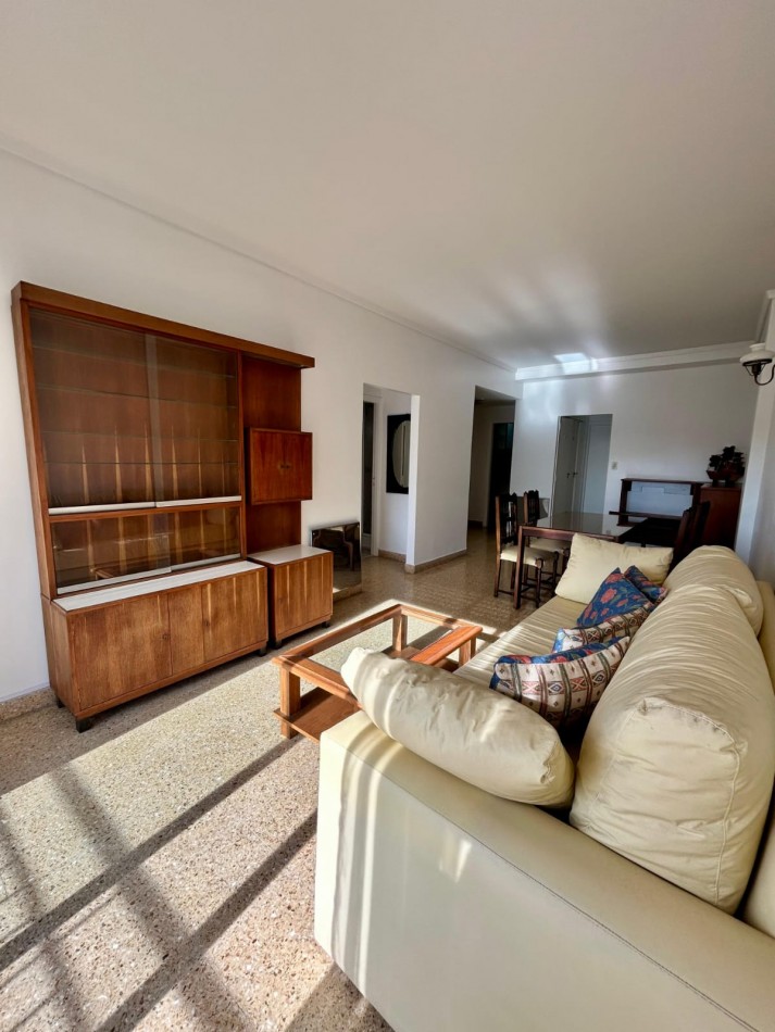 VENTA 3AMB con DEPENDENCIA VISTA AL MAR 2 BALCONES