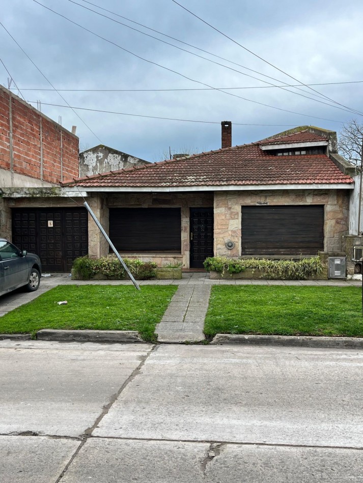 VENTA CASA 4AMB COCHERA Y PATIO AYOLAS  4500