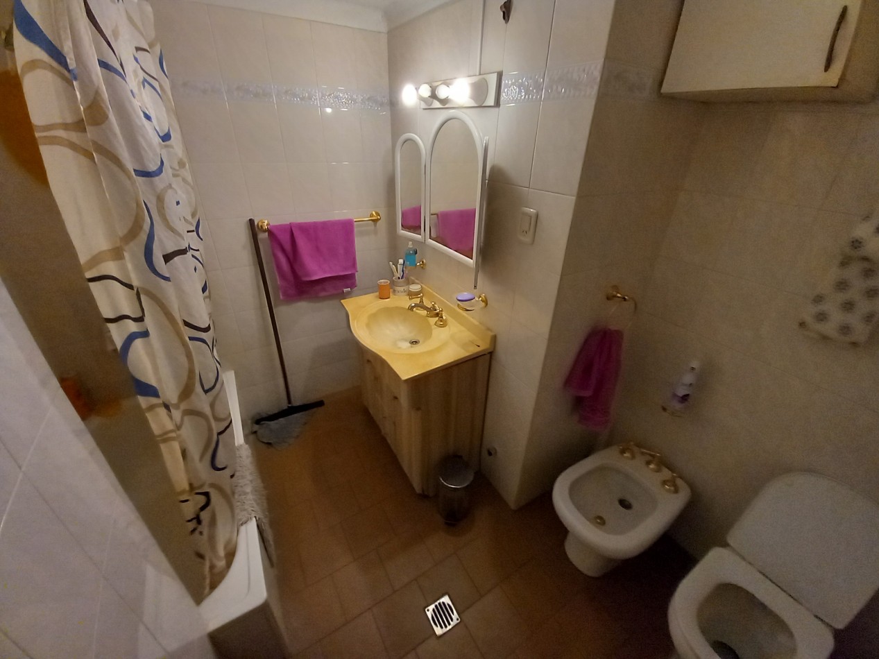 VENTA 2 CASAS en BLOCK-IDEAL para RELIZAR EDIFICIO-INVERSION-ESPAÑA y BOLIVAR