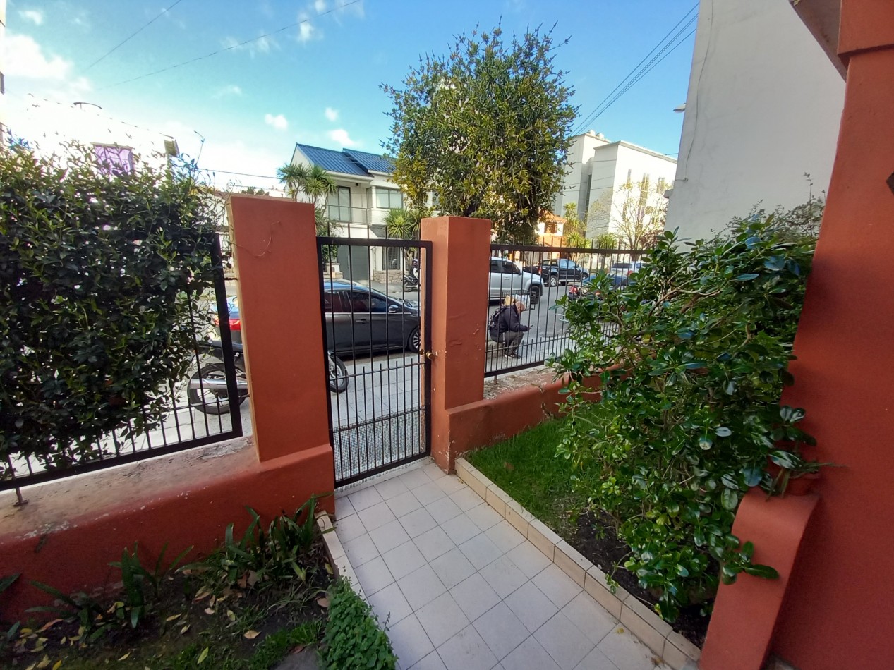 VENTA 2 CASAS en BLOCK-IDEAL para RELIZAR EDIFICIO-INVERSION-ESPAÑA y BOLIVAR