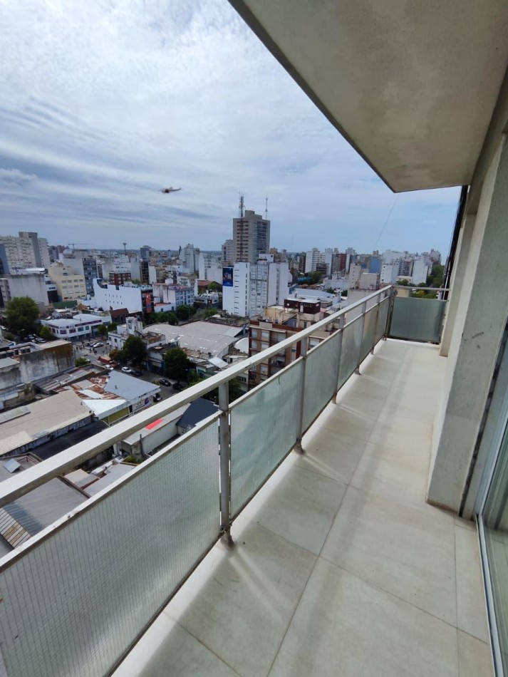 VENTA 3AMB RECICLADO 3 BAÑOS BALCON SALIENTE CENTRO 