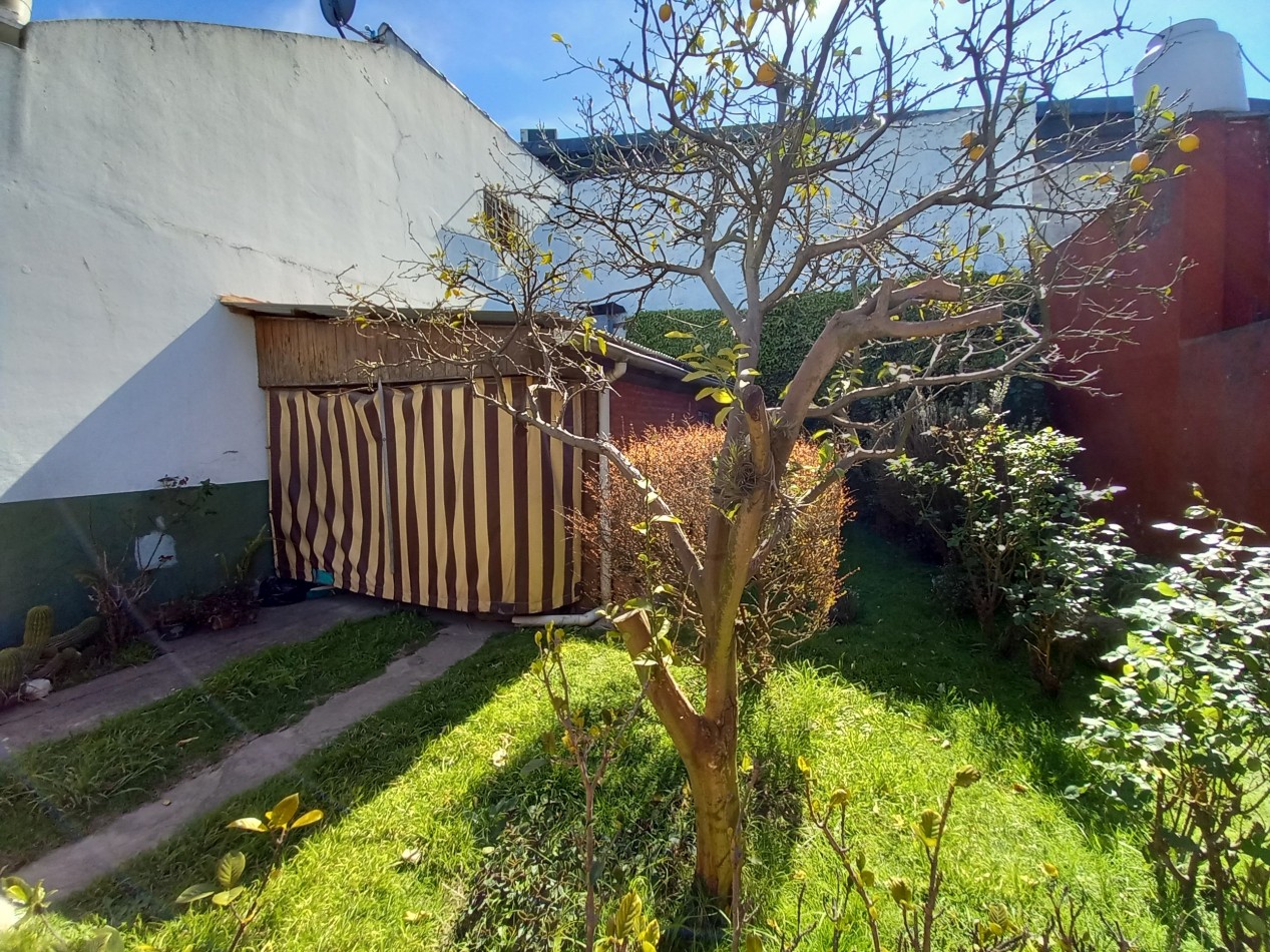 VENTA CASA  COCHERA PATIO ITUZAINGO Y CHAMPAGNAT