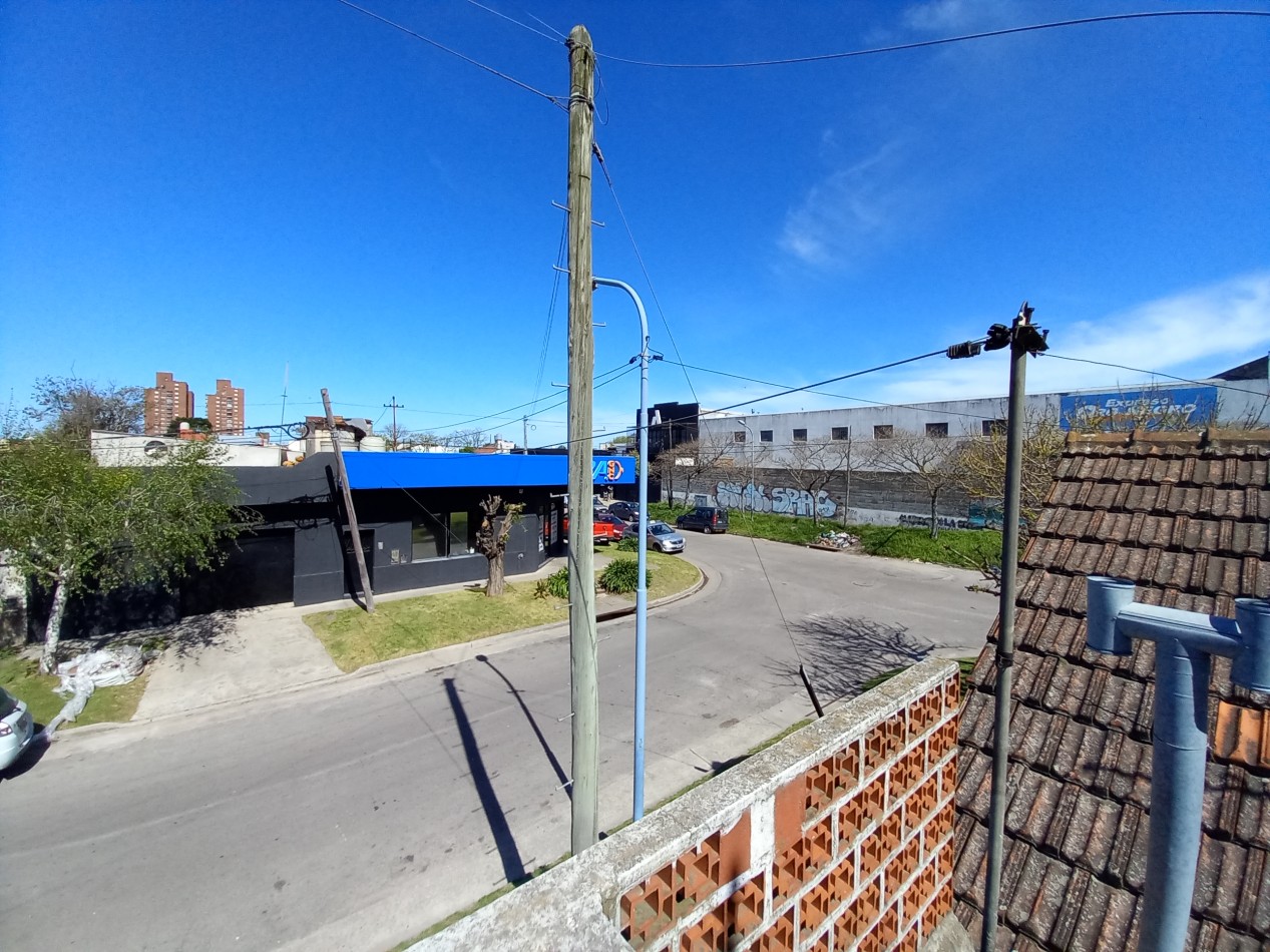 VENTA CASA  COCHERA PATIO ITUZAINGO Y CHAMPAGNAT