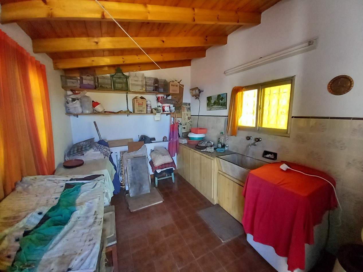 VENTA CASA  COCHERA PATIO ITUZAINGO Y CHAMPAGNAT