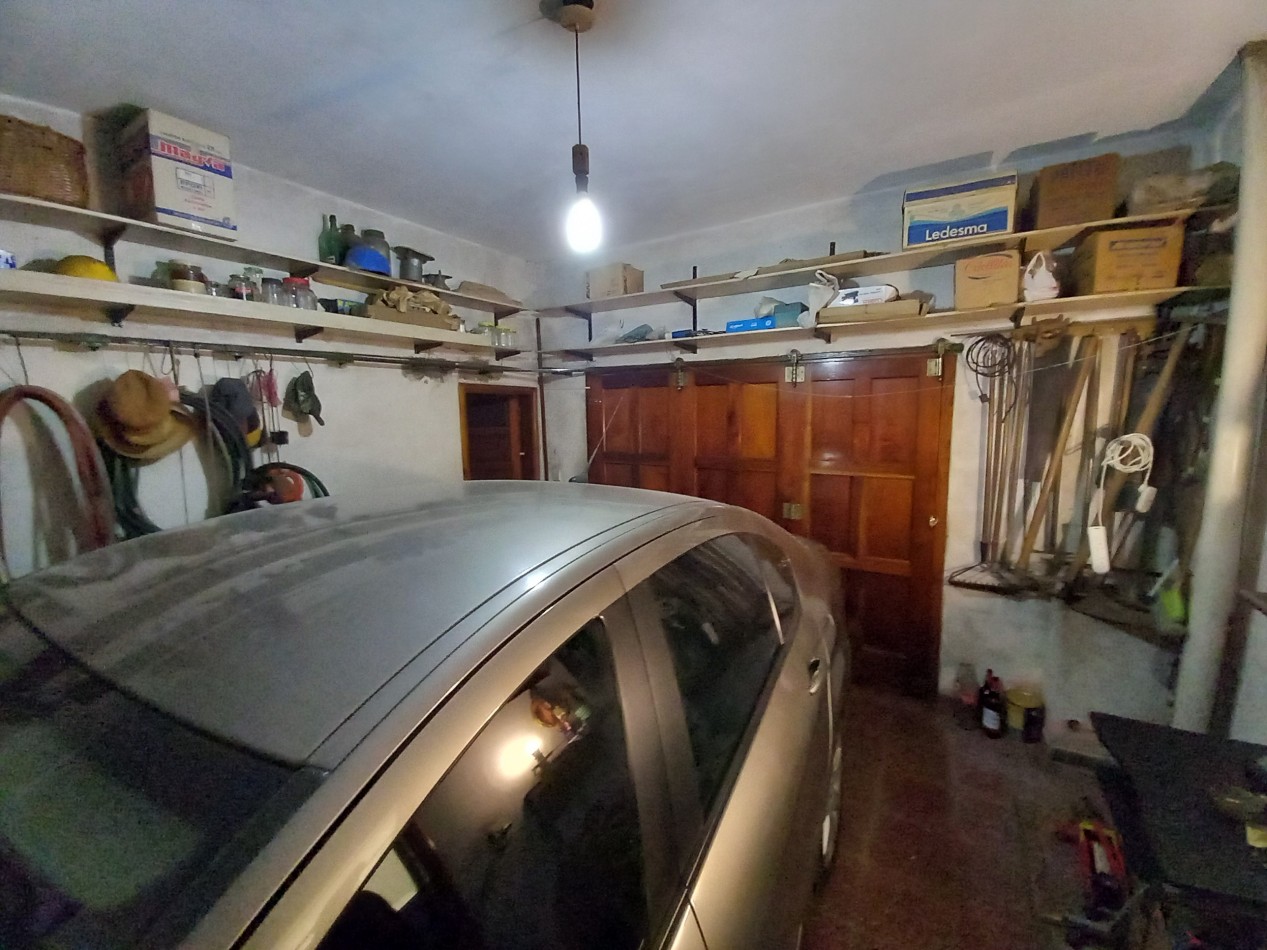 VENTA CASA  COCHERA PATIO ITUZAINGO Y CHAMPAGNAT