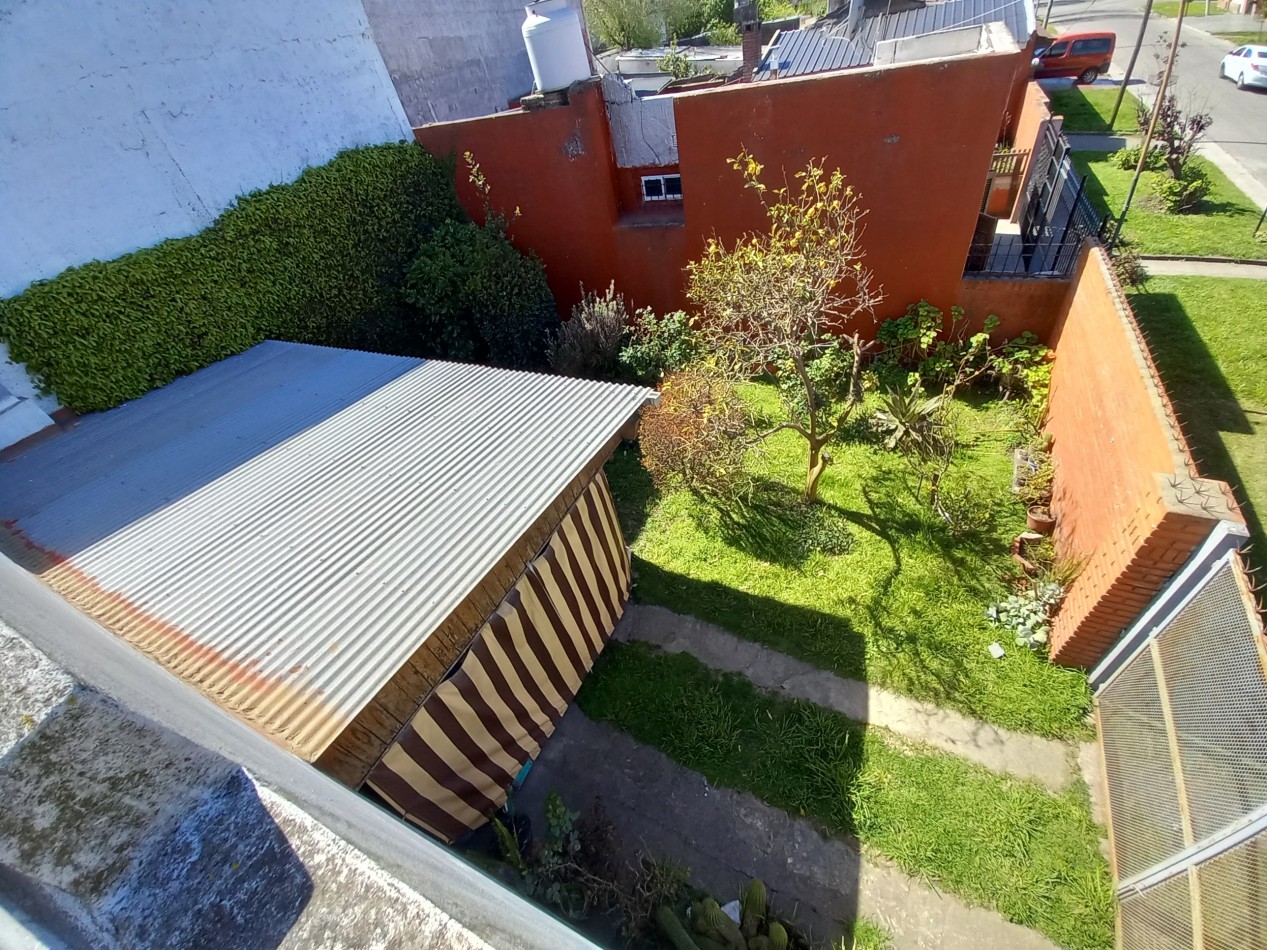 VENTA CASA  COCHERA PATIO ITUZAINGO Y CHAMPAGNAT