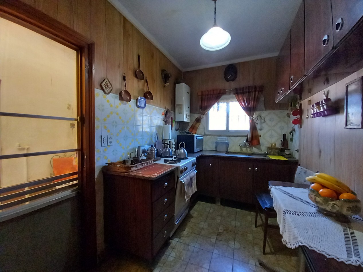 VENTA CASA  COCHERA PATIO ITUZAINGO Y CHAMPAGNAT