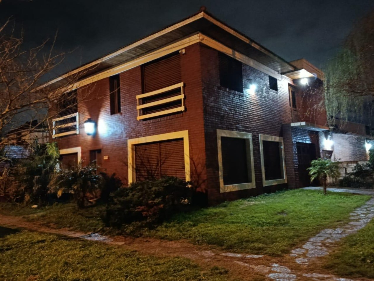 VENTA CHALET 5AMB PATIO COCHERA PARRILLA CONSTITUCION 