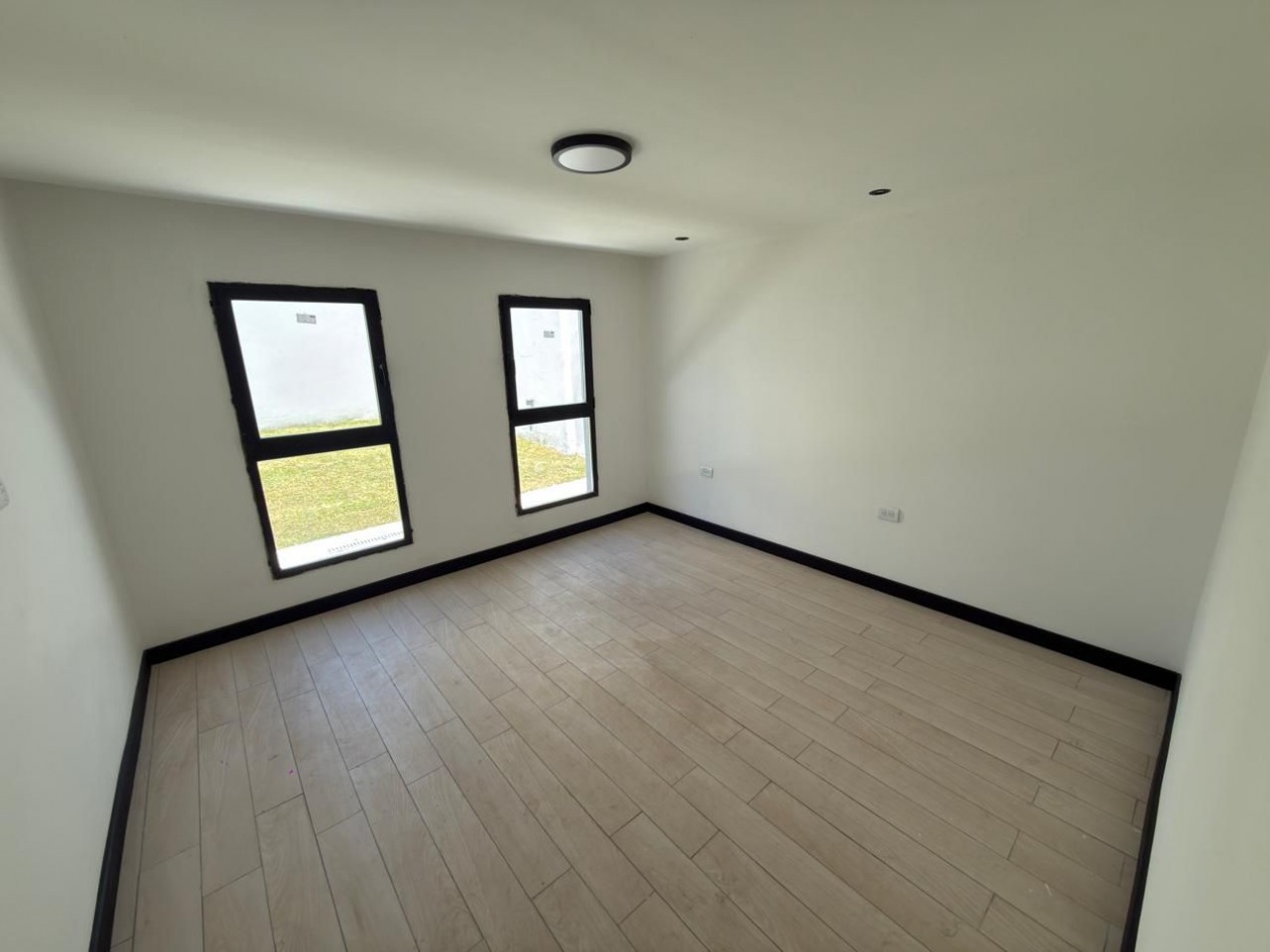 VENTA CASA RECICLADA 2 BAÑOS PARQUE LAVADERO  PERMUTA