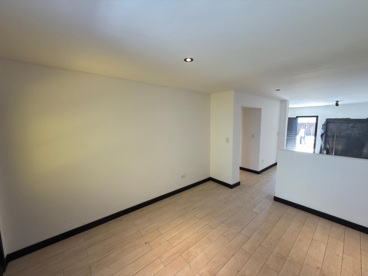  VENTA CASA RECICLADA 2 BAÑOS PARQUE LAVADERO  PERMUTA