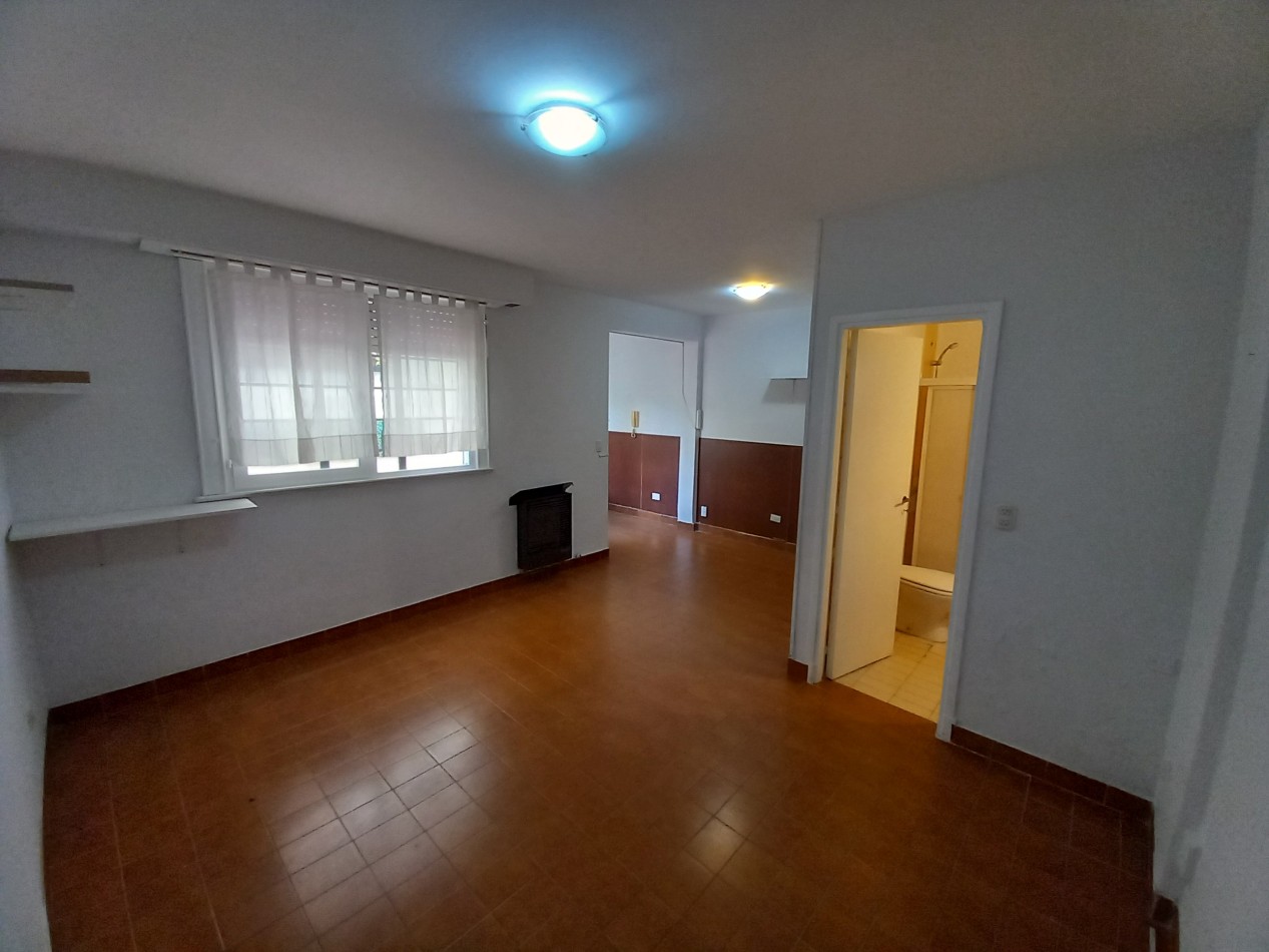 ALQUILER 2AMB PATIO SIN MASCOTAS LA PERLA 