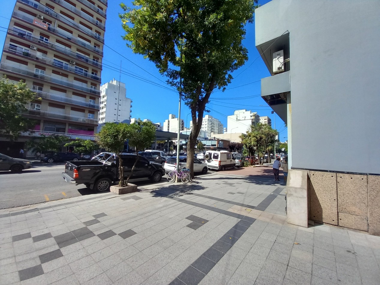 ALQUILER 3AMB COCHERA 2 BAÑOS FRENTE BALCON LA PERLA 