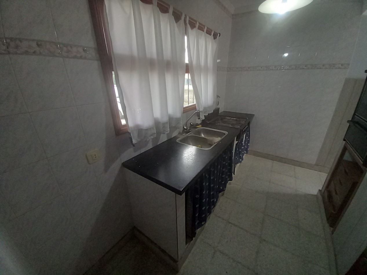 VENTA CASA 3AMB con GALPON PARQUE en LOTE PROPIO 