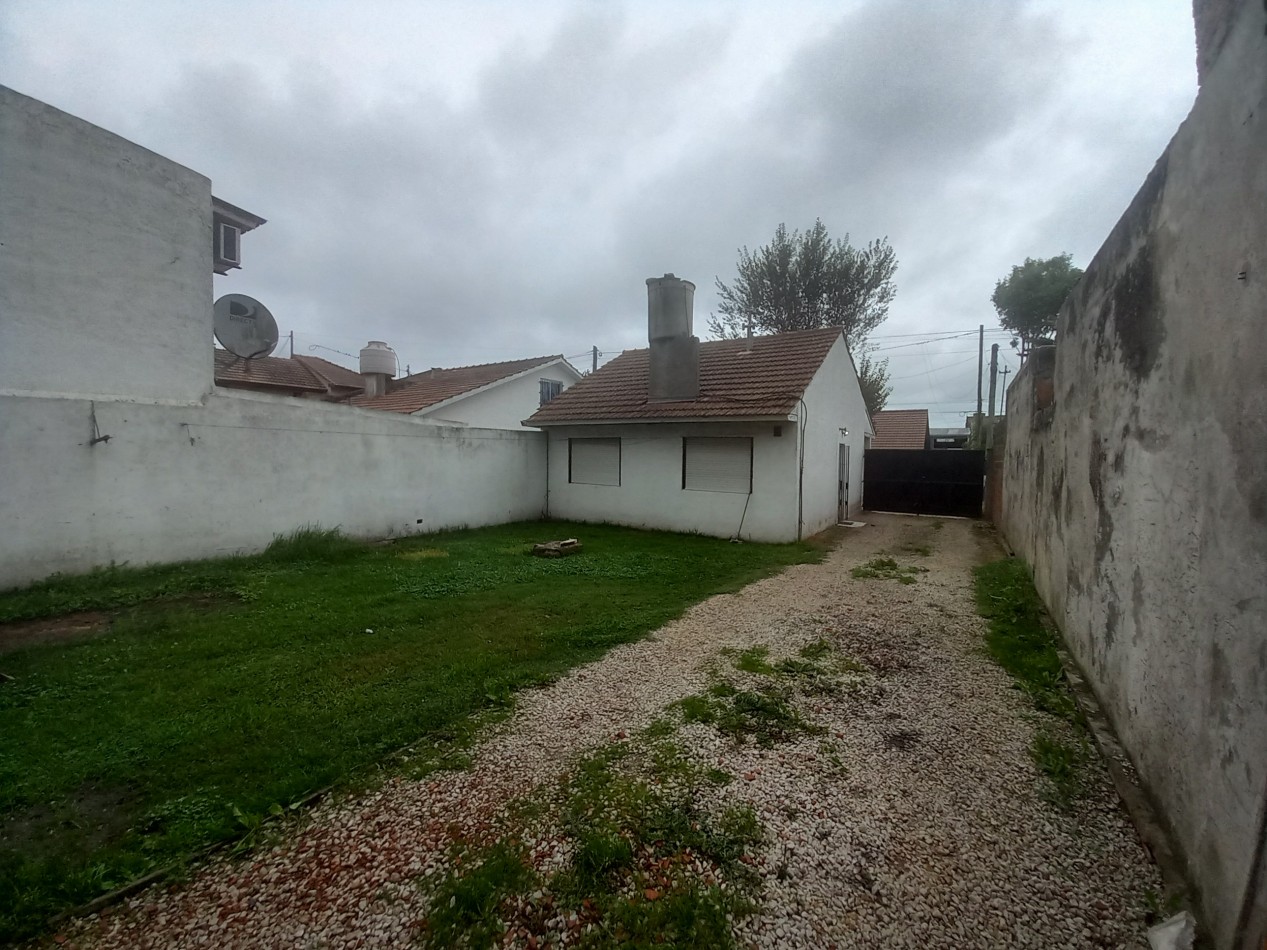 VENTA CASA 3AMB con GALPON PARQUE en LOTE PROPIO 