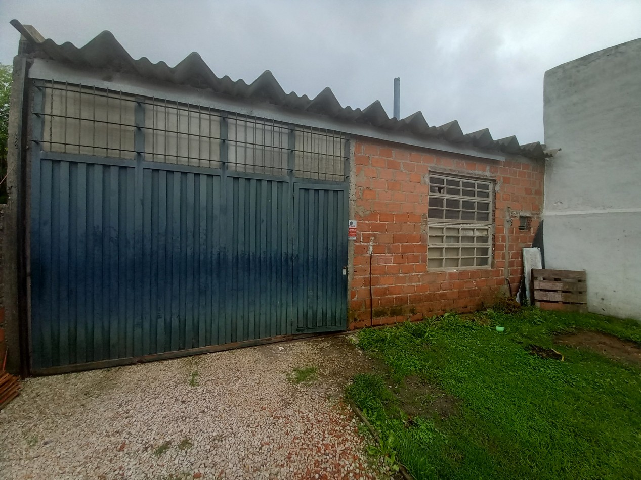 VENTA CASA 3AMB con GALPON PARQUE en LOTE PROPIO 