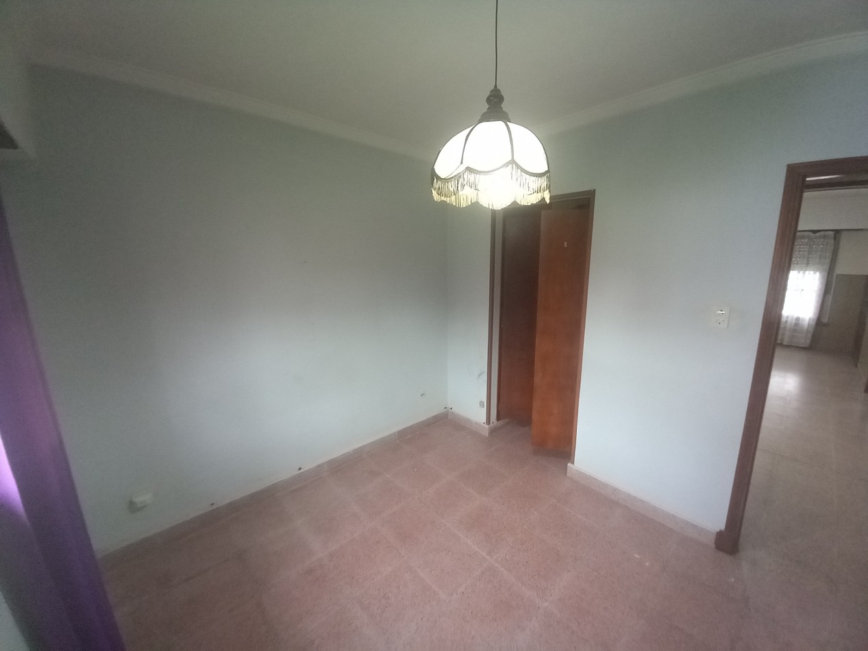 VENTA CASA 3AMB con GALPON PARQUE en LOTE PROPIO 