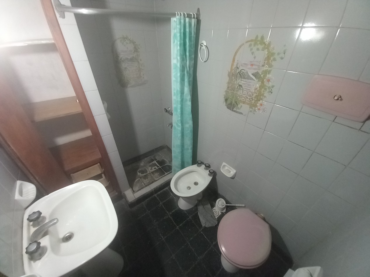 VENTA CASA 3AMB con GALPON PARQUE en LOTE PROPIO 