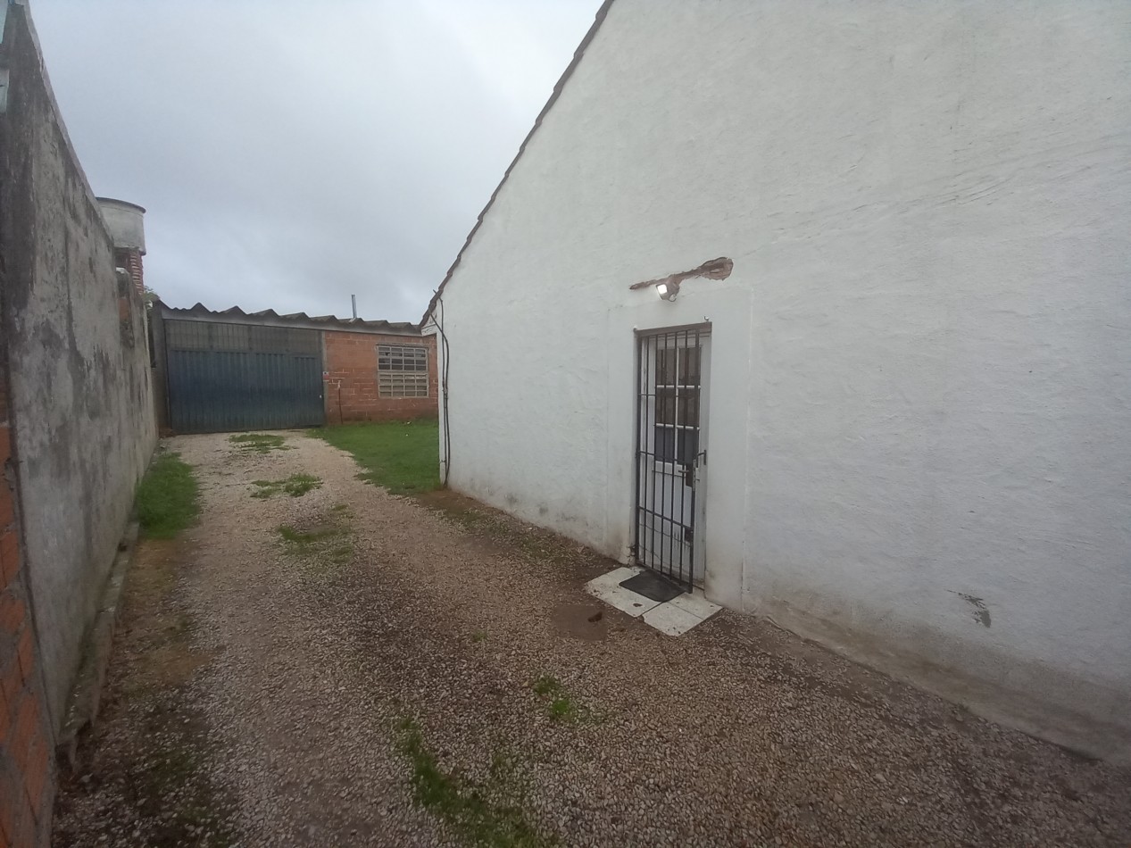 VENTA CASA 3AMB con GALPON PARQUE en LOTE PROPIO 