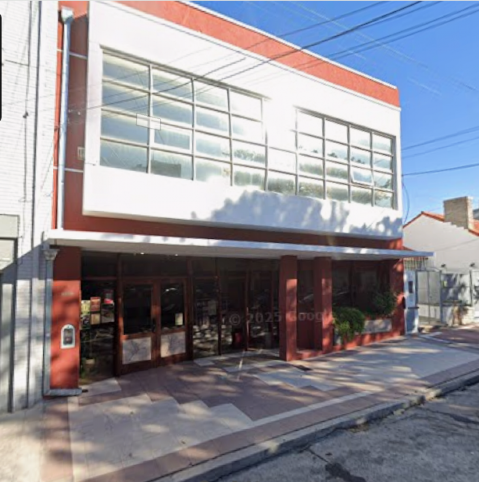 ALQUILER SALON  FRENTE PLANTA ALTA HIPOLITO IRIGOYEN al 3.500 