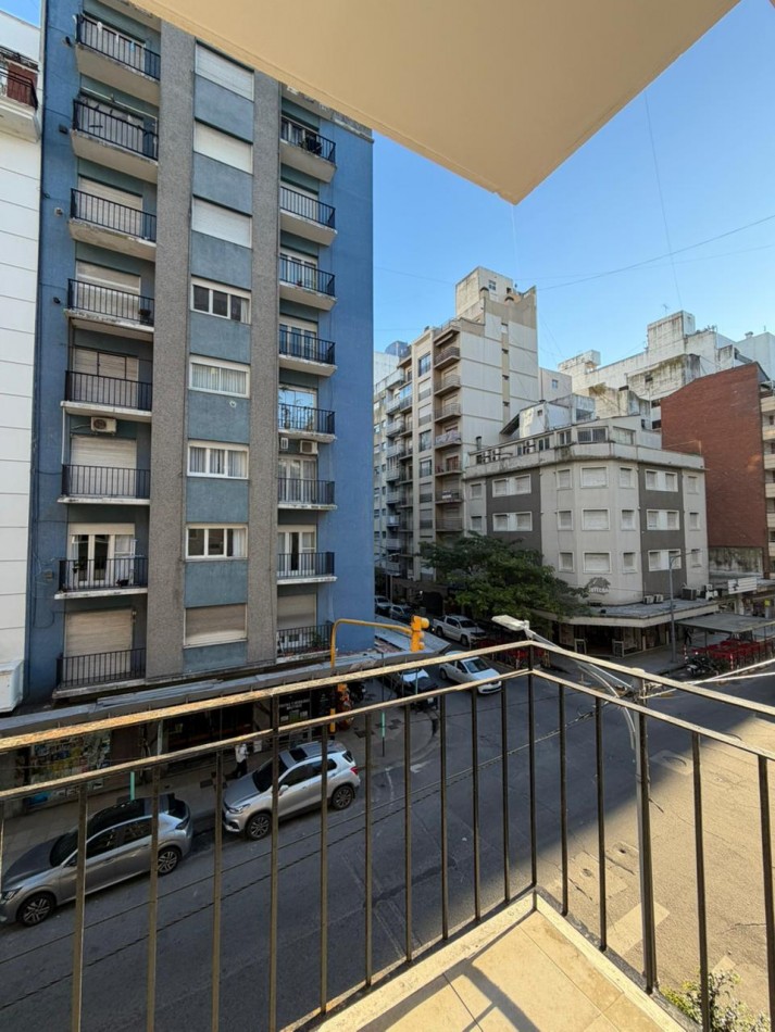 VENTA 2AMB EXCELENTE CENTRO BALCON 