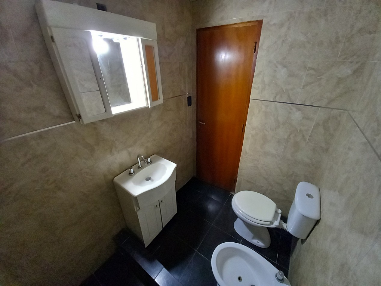 ALQUILER PH CASA 3 AMB COCHERA DESCUBIERTA y PATIO VUCETICH al 2900