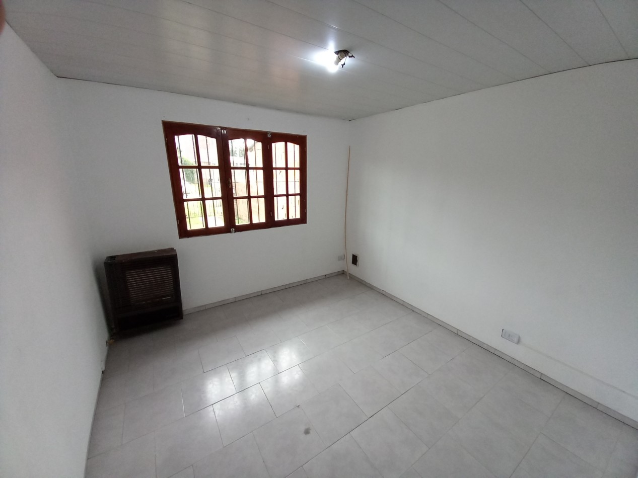 ALQUILER PH CASA 3 AMB COCHERA DESCUBIERTA y PATIO VUCETICH al 2900