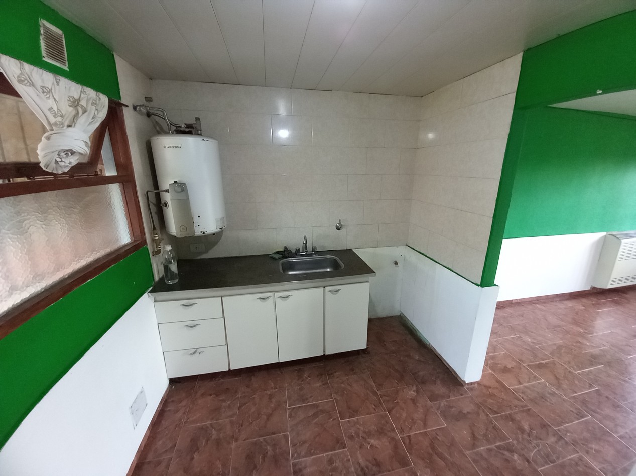 ALQUILER PH CASA 3 AMB COCHERA DESCUBIERTA y PATIO VUCETICH al 2900