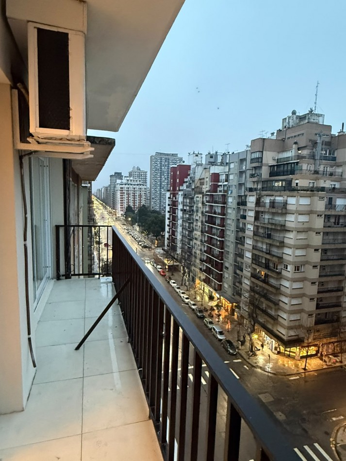 VENTA 3AMB RECICLADO ESPACIO COCHERA  BALCON CENTRO 