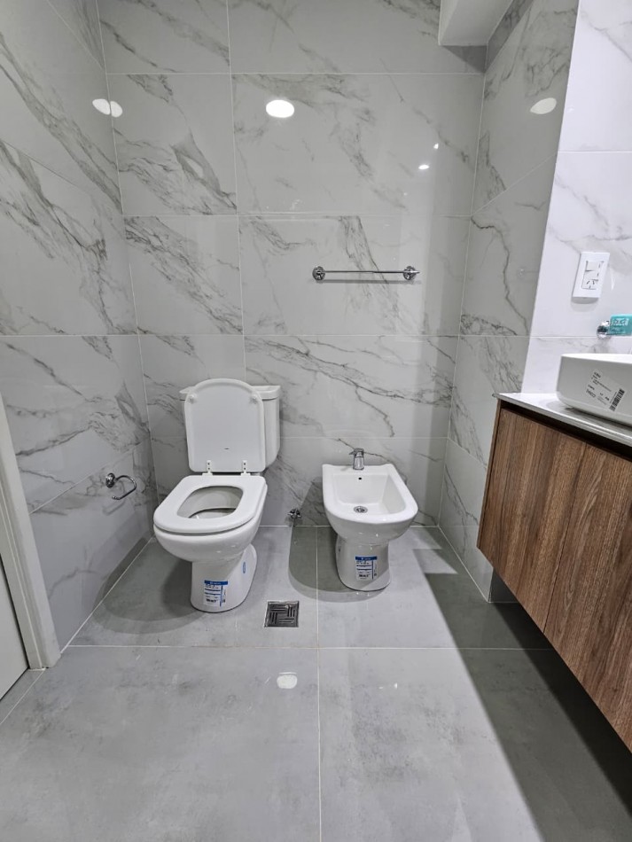 VENTA 3AMB RECICLADO CENTRO BALCON TERRAZA TODO A ESTRENAR 