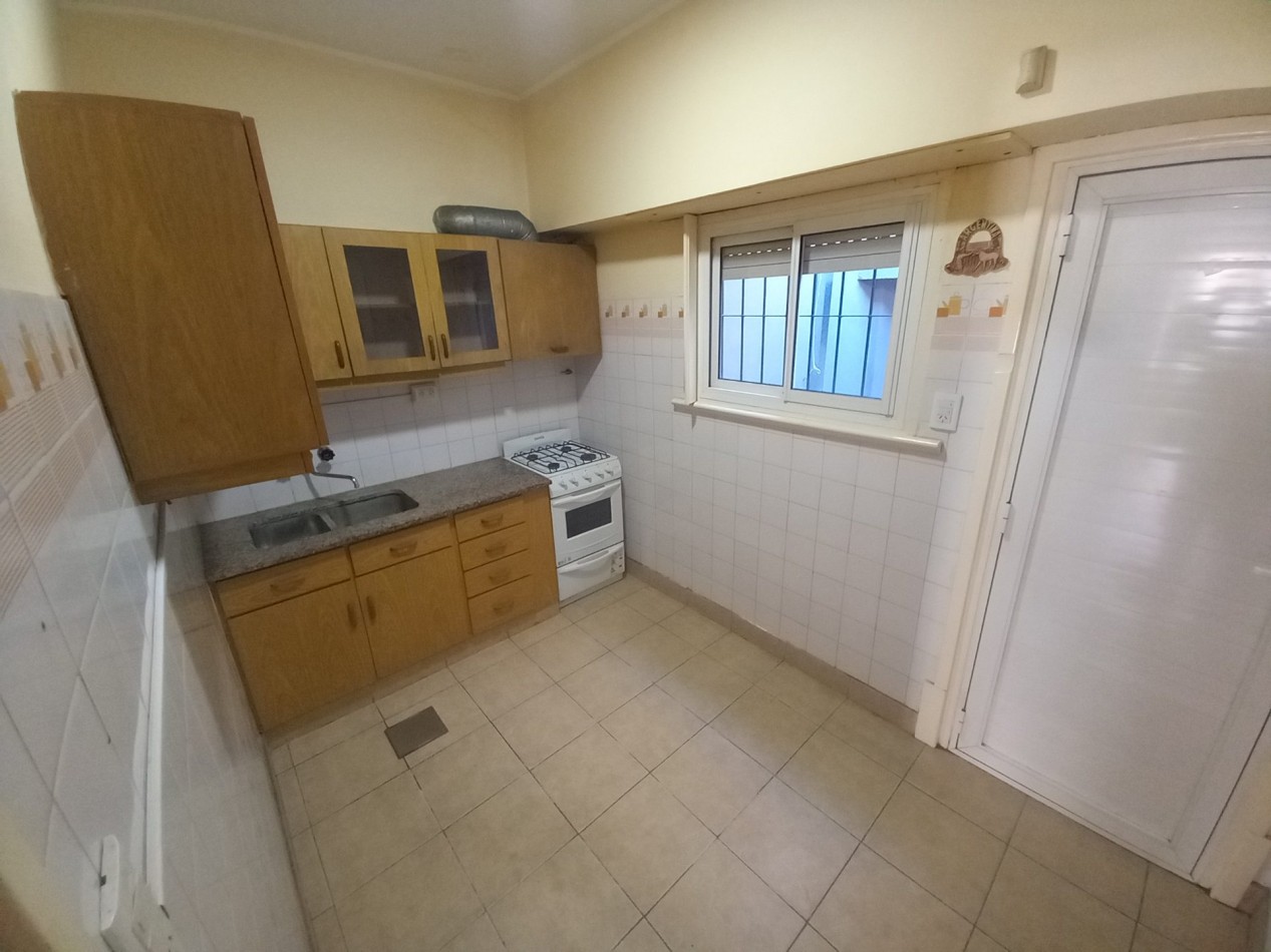 ALQUILER CASA PH 3 AL FRENTE con PEQUEÑO PATIO BROWN y 20 de SEPTIEMBRE