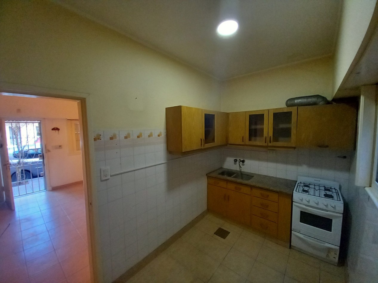 ALQUILER CASA PH 3 AL FRENTE con PEQUEÑO PATIO BROWN y 20 de SEPTIEMBRE
