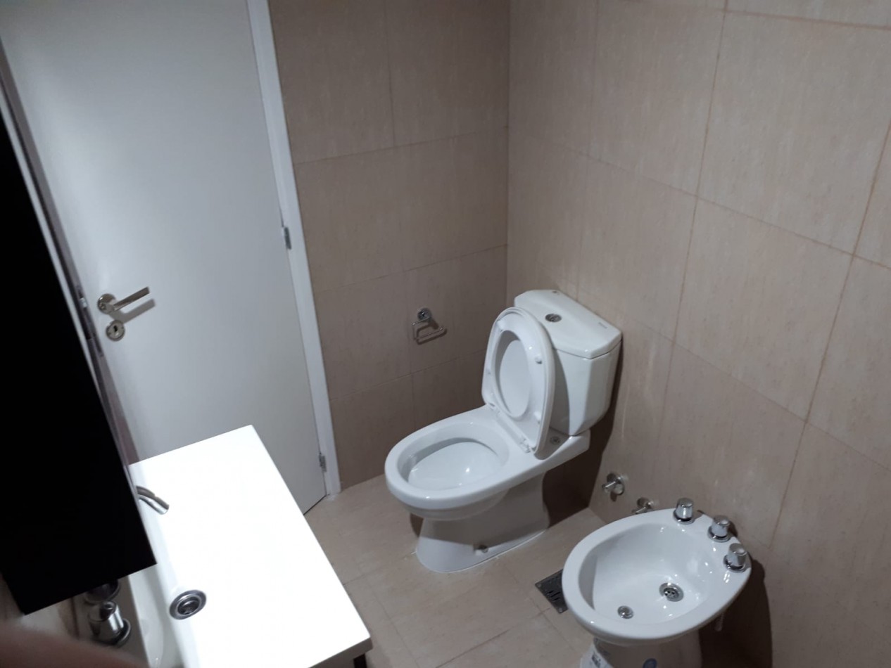 ALQUILER 2AMB DUPLEX COCHERA al FRENTE DISPONIBLE para AGOSTO-PARQUE LURO 