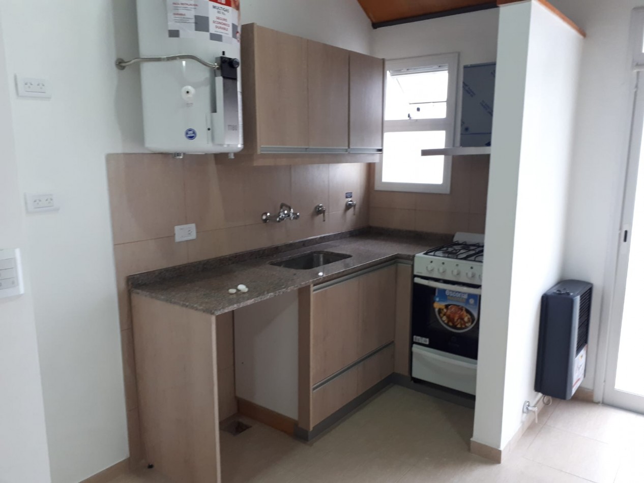 ALQUILER 2AMB DUPLEX COCHERA al FRENTE DISPONIBLE para AGOSTO-PARQUE LURO 