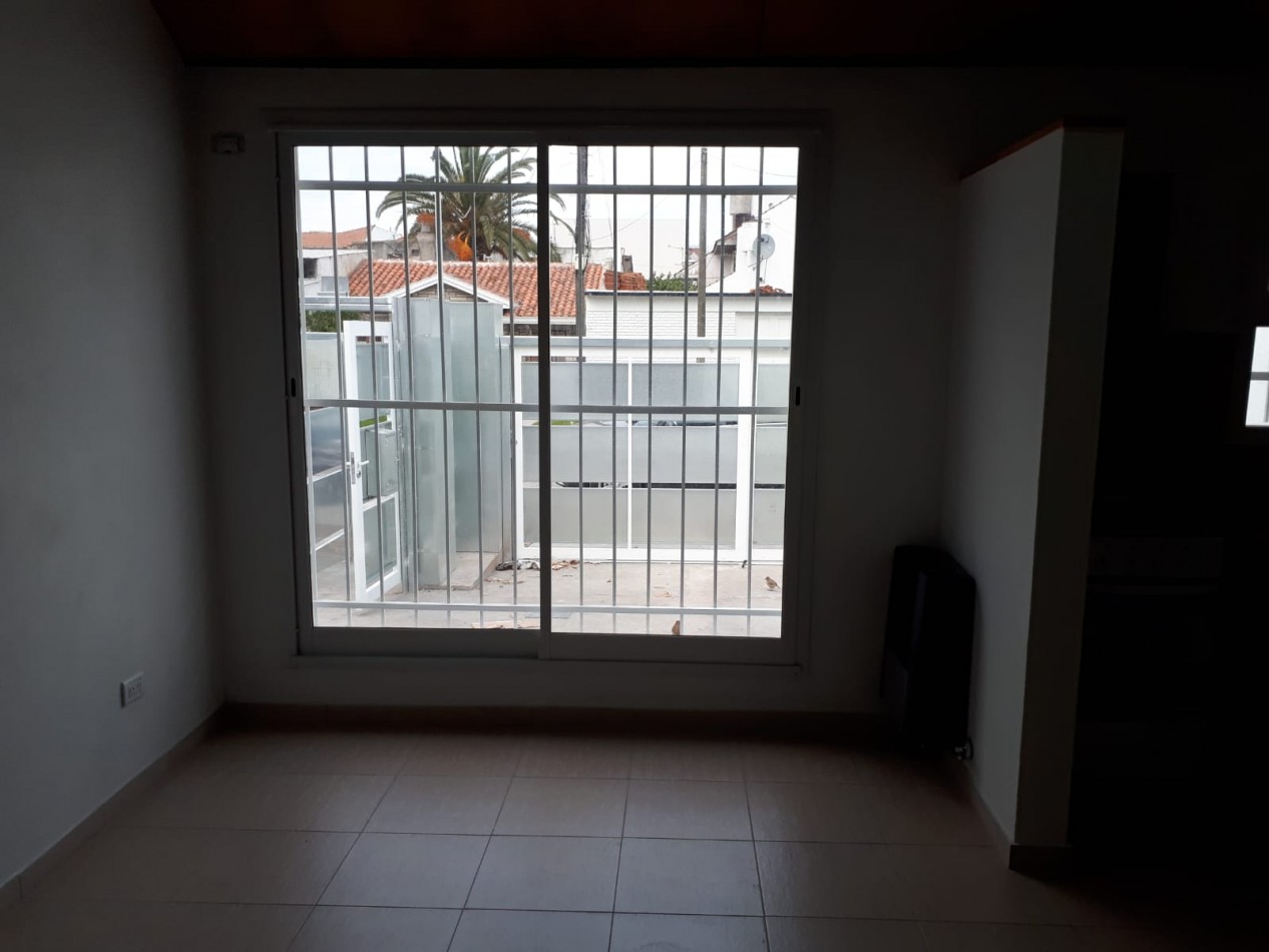 ALQUILER 2AMB DUPLEX COCHERA al FRENTE DISPONIBLE para AGOSTO-PARQUE LURO 