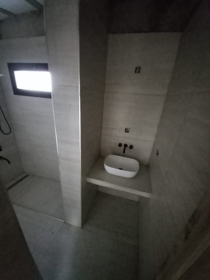 VENTA CASA MODERNA A TERMINAR CAMET NORTE 