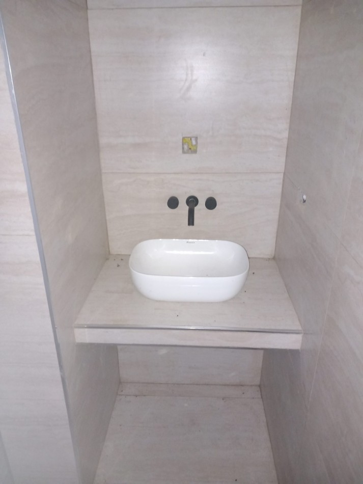 VENTA CASA MODERNA A TERMINAR CAMET NORTE 