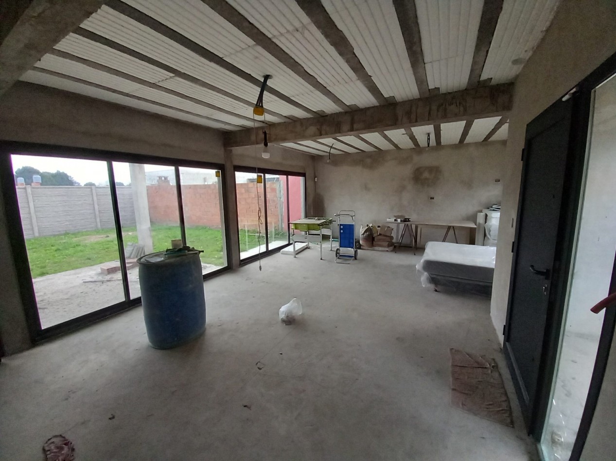 VENTA CASA MODERNA A TERMINAR CAMET NORTE 
