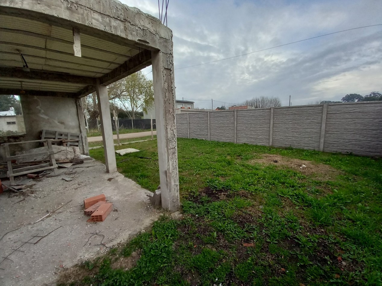 VENTA CASA MODERNA A TERMINAR CAMET NORTE 