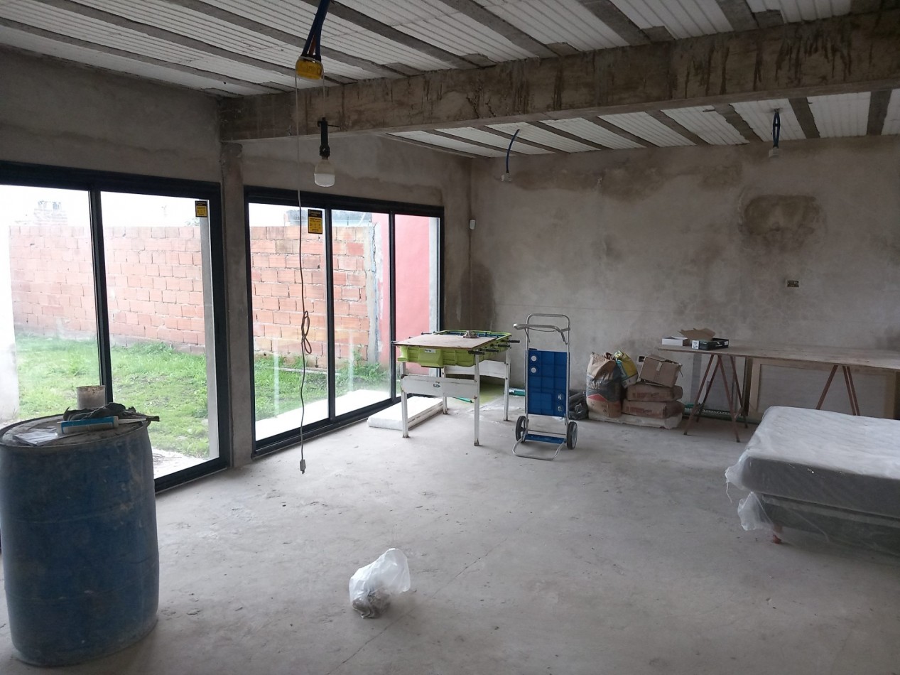 VENTA CASA MODERNA A TERMINAR CAMET NORTE 