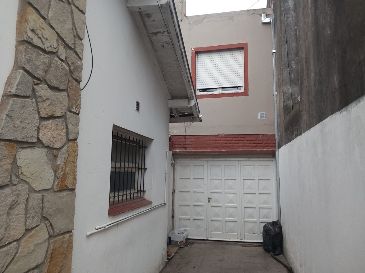 VENTA EN BLOCK 2 CASAS 1 Casa Al Frente y otra al Fondo Moreno 9100