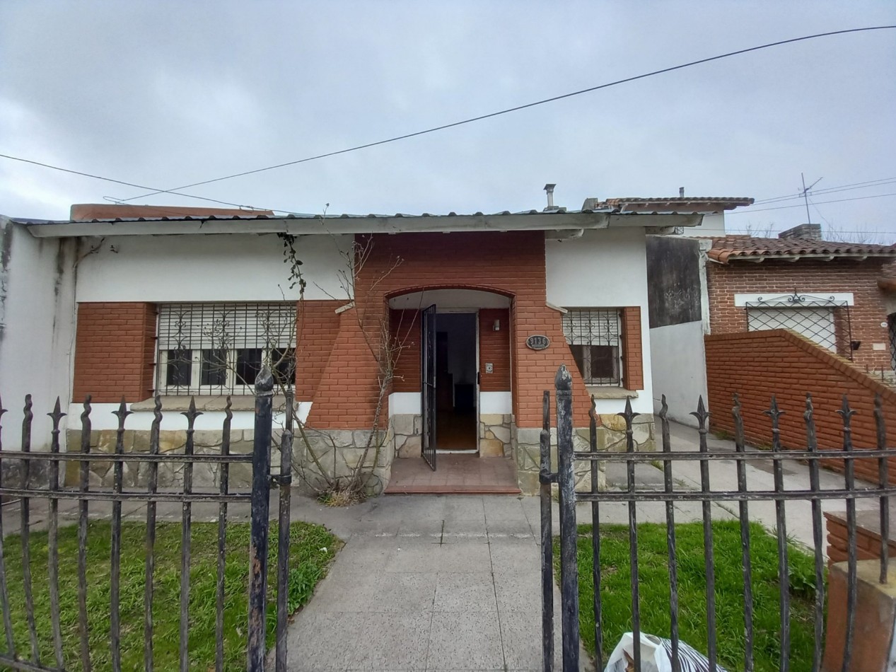 VENTA EN BLOCK 2 CASAS 1 Casa Al Frente y otra al Fondo Moreno 9100