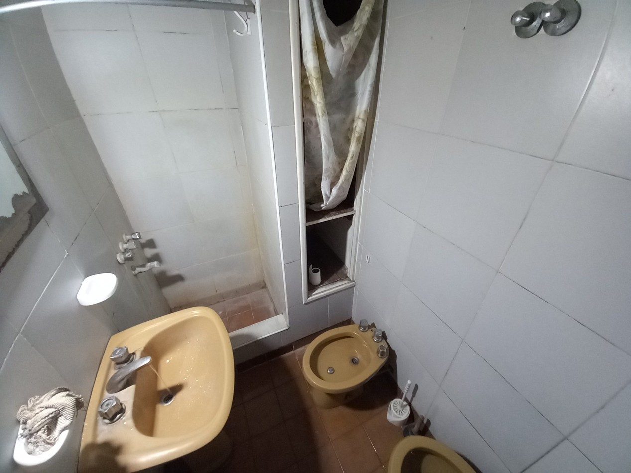 VENTA EN BLOCK 2 CASAS 1 Casa Al Frente y otra al Fondo Moreno 9100