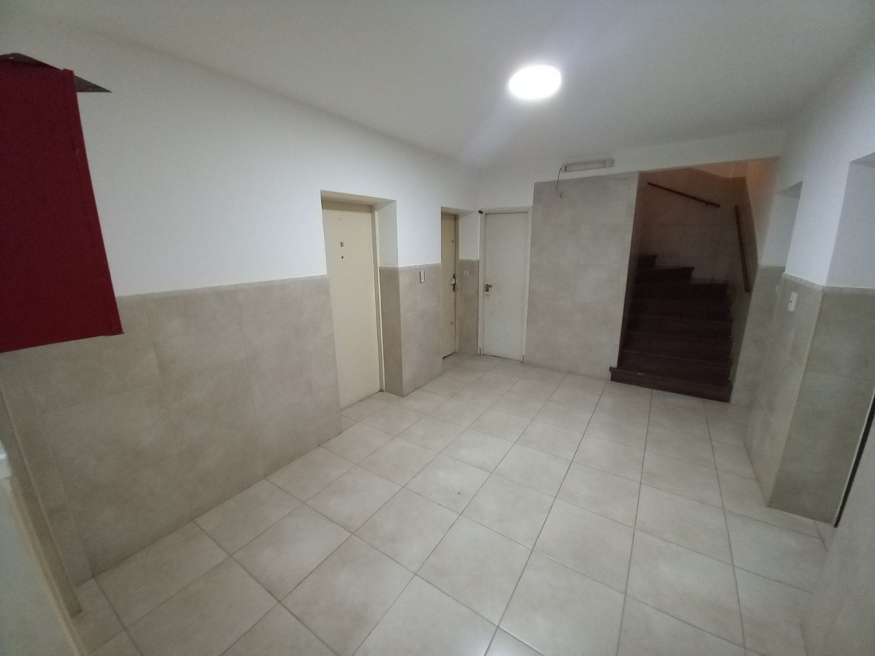 ALQUILER Por 12 Meses-3AMB en 3° Piso por ESCALERA RECICLADO ESTRADA y TEJEDOR 